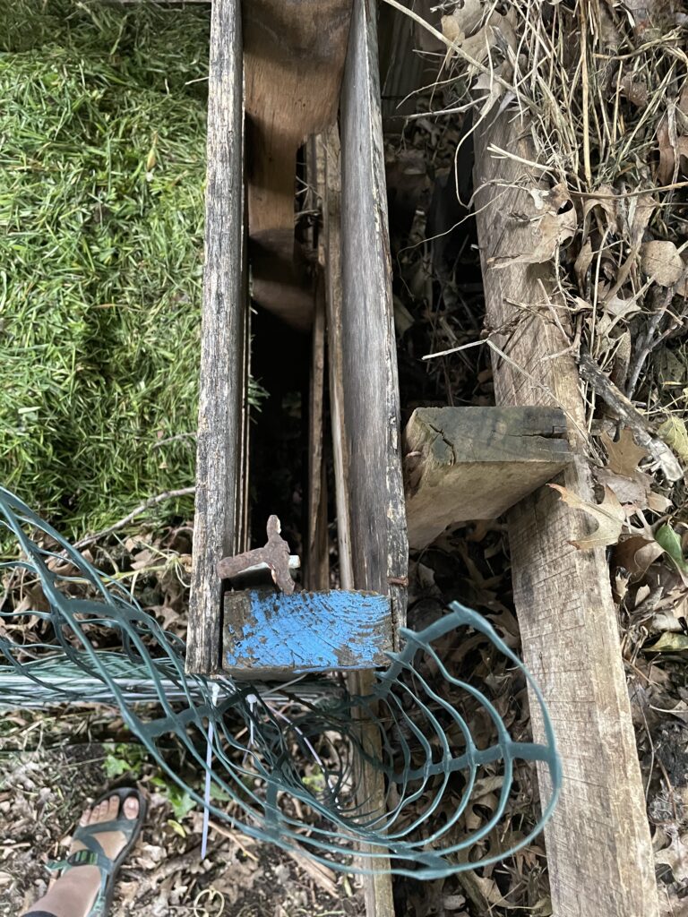 This photo shows the space between top side of the pallet and the bottom side.  That is where we are going to put our t-post.